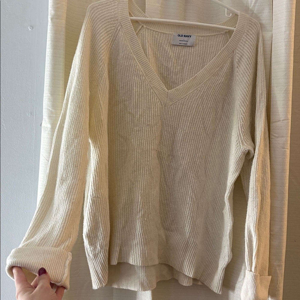 Old Navy Women's V-Neck Sweater in Cream